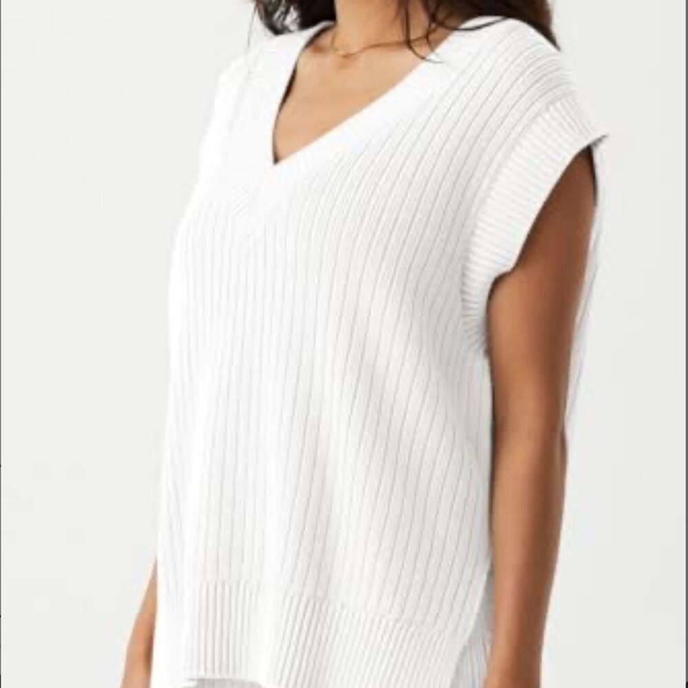 White Ribbed Knit Sleeveless Top - Picture 2 of 8